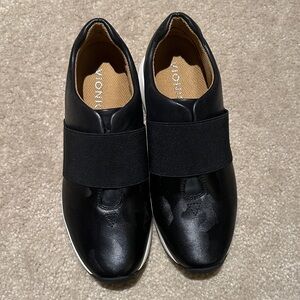 Vionic Women Black Slip-On leather shoe